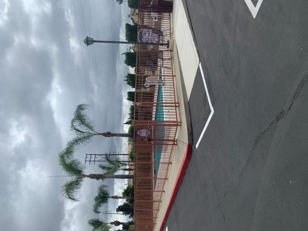 Grand Park Inn Baldwin Park Exterior photo